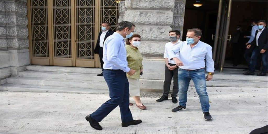 Κ. Μητσοτάκης: Επίσκεψη σε πρόβα του Εθνικού θεάτρου – Μαζί του η Λ. Μενδώνη