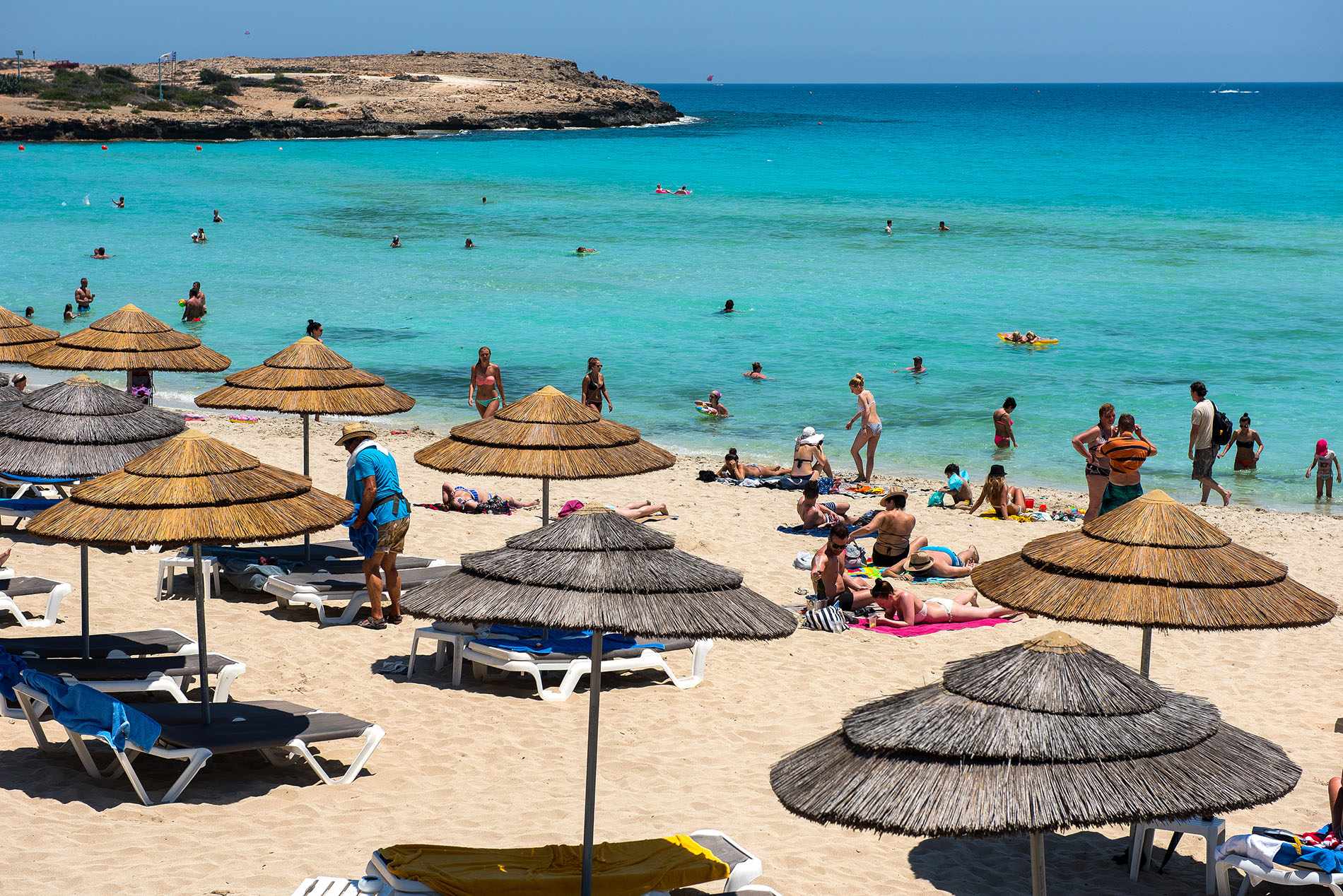 Ανοίγει ο τουρισμός στην Κύπρο: Κατηγοριοποίηση των χωρών από τις οποίες θα ζητείται στους επιβάτες να κάνουν τεστ