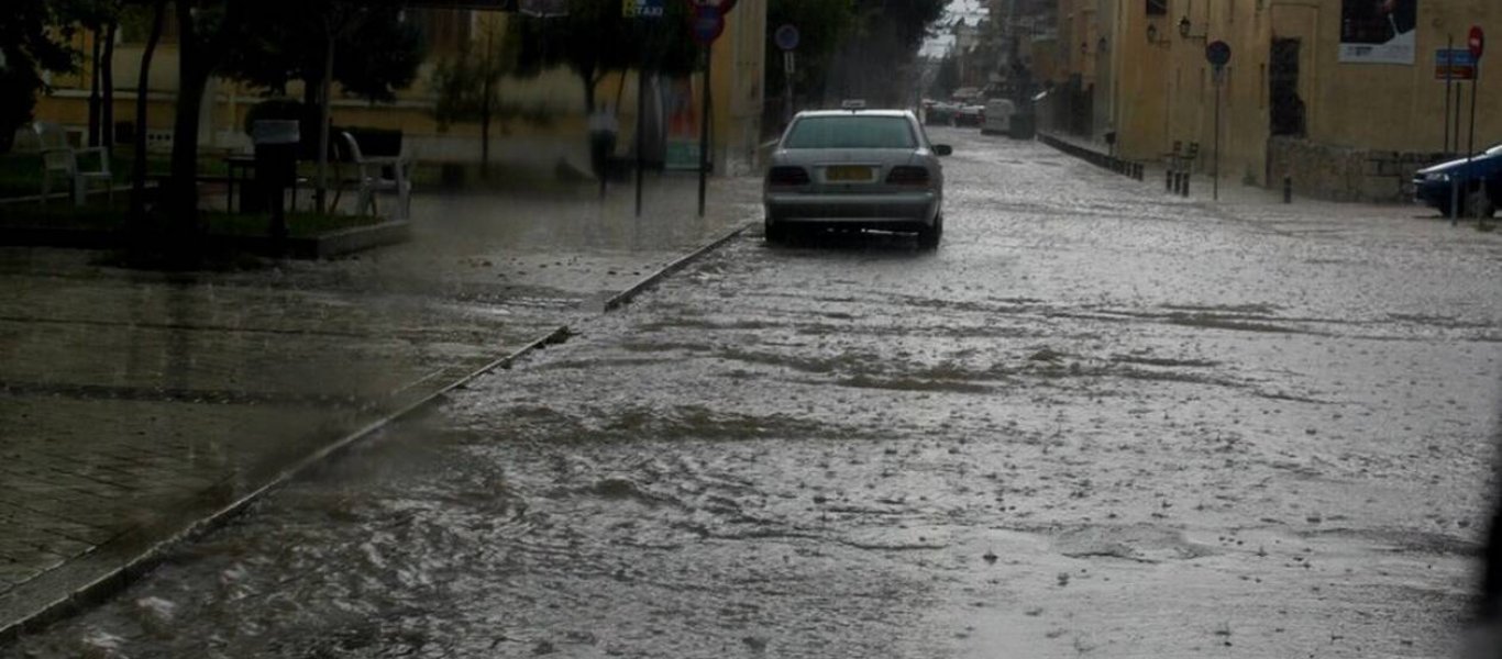 Ισχυρές βροχοπτώσεις και προβλήματα σε Χαλκιδική και Πάτρα (φώτο)