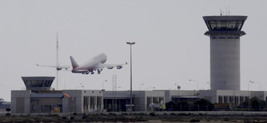 «Πτώση» 71% στις ταξιδιωτικές εισπράξεις του Μαρτίου λόγω lockdown