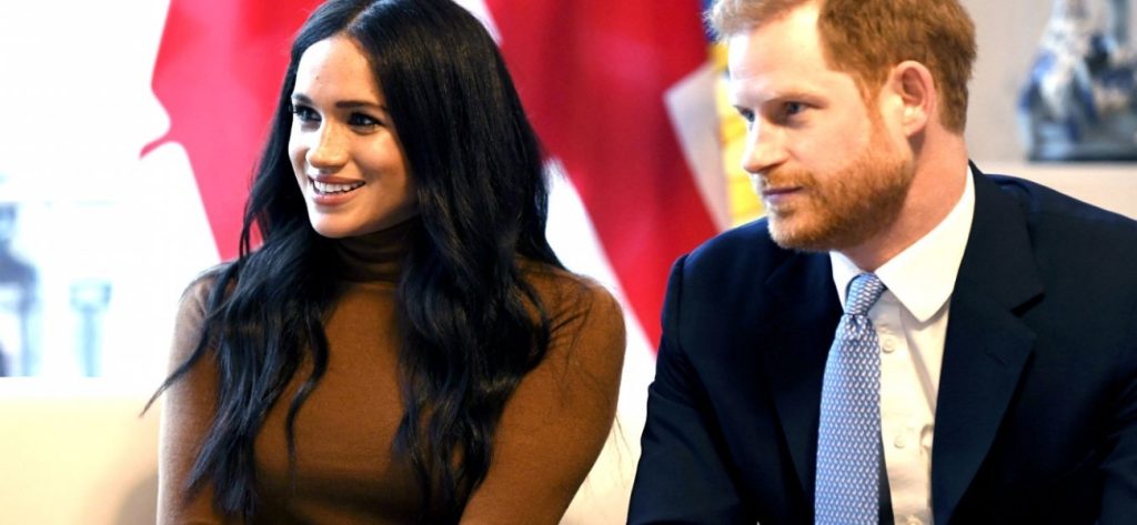 Η εκδίκηση του Παλατιού: «Γύρισαν την πλάτη» στους Μέγκαν και Χάρι (φώτο)