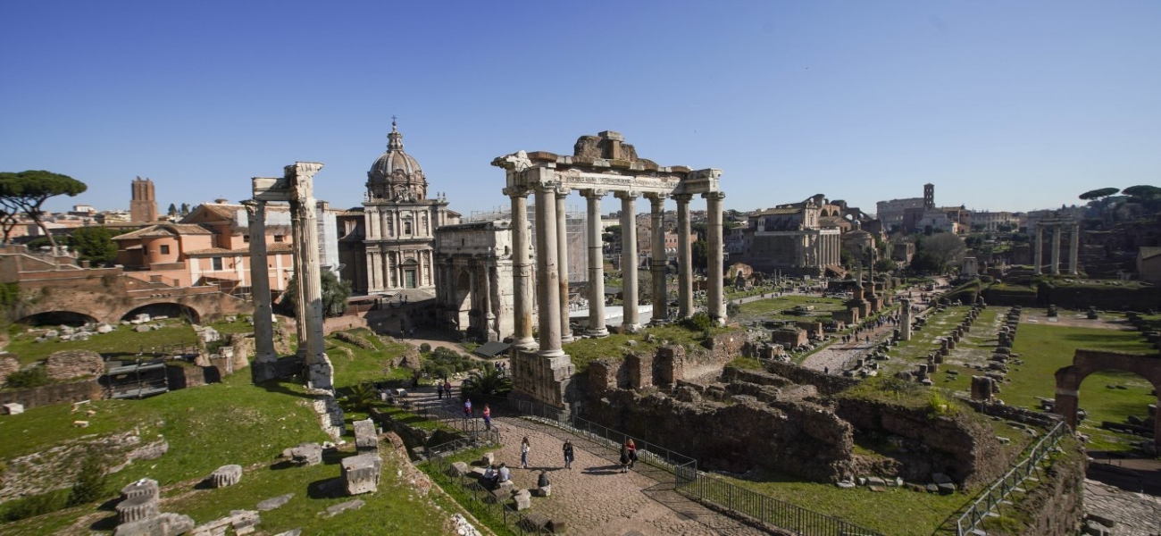Μια καθημερινή μέρα στη Ρώμη: Από το πουθενά εμφανίστηκαν αρχαίες πλάκες από το 27 π.Χ. (βίντεο)