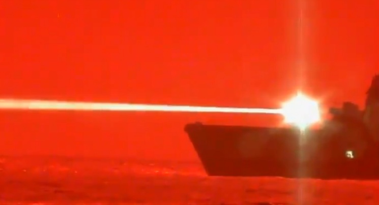 Βίντεο: Το αμερικανικό Ναυτικό κεραυνοβολεί drone  στον Ειρηνικό με σύστημα laser