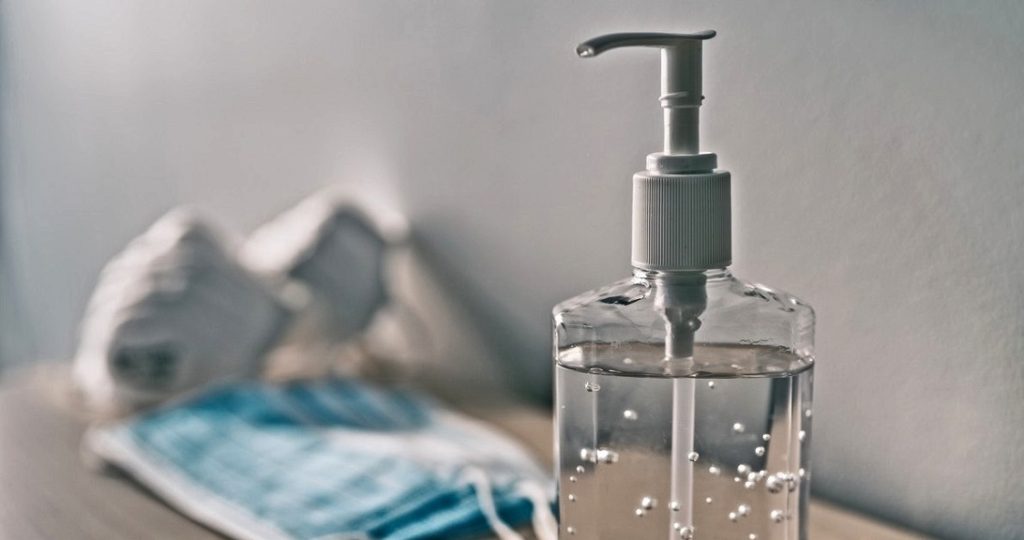 Αφήνετε το αντισηπτικό στο αυτοκίνητο; – Δείτε γιατί δε πρέπει να το κάνετε