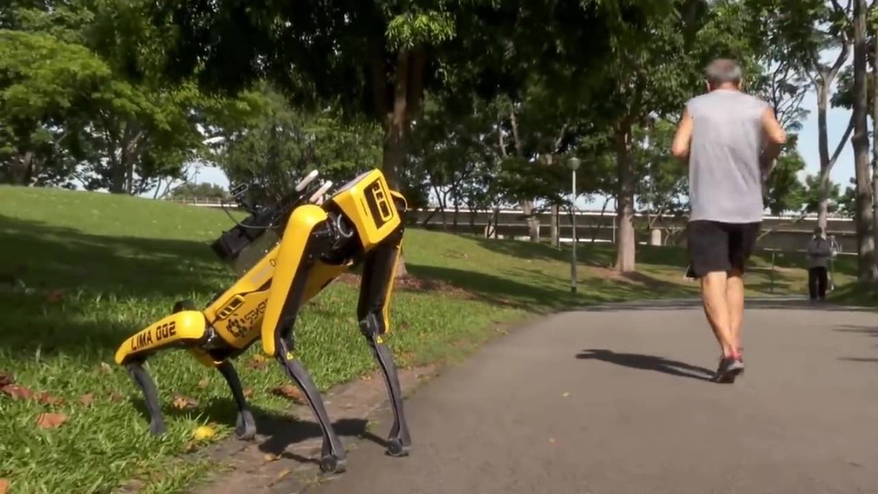 Σιγκαπούρη: Τα ρομπότ εξασφαλίζουν την απόσταση μεταξύ των εργαζομένων (βίντεο)