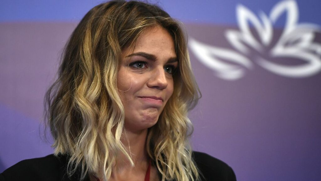 Γιουλίγια Εφίμοβα: Η «καυτή» ολυμπιονίκης ποζάρει στην πισίνα της και «ανάβει φωτιές» (φωτο)