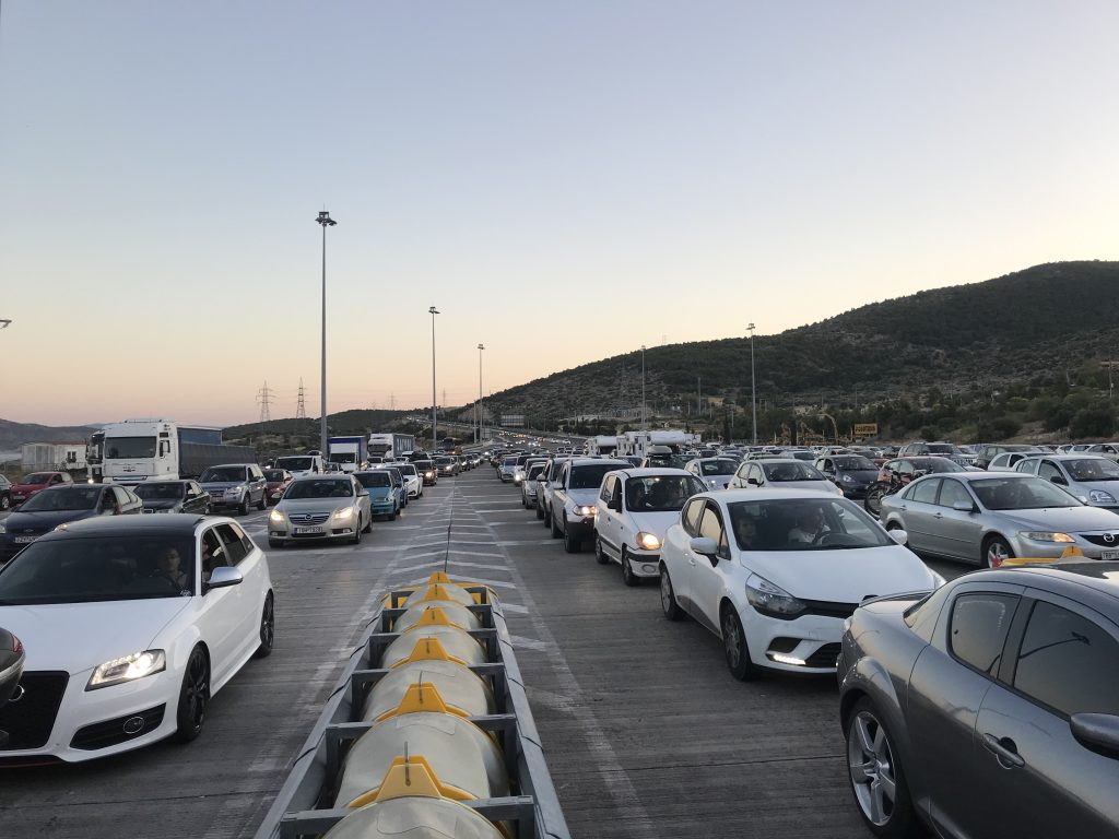 Κίνηση στα διόδια – Επιστρέφουν οι Αθηναίοι (φώτο)