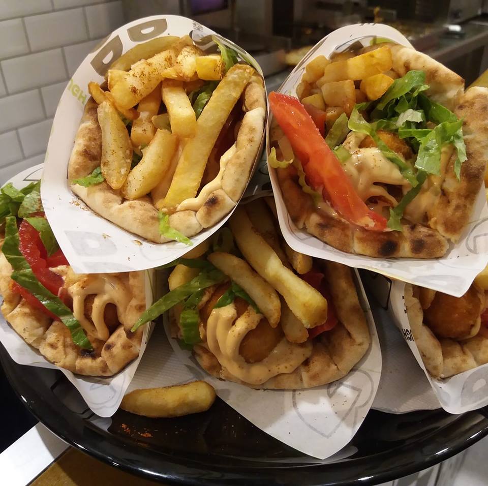 Ηλεία: Πρόστιμα σε δύο ψητοπωλεία γιατί είχαν βγάλει καρέκλες σε πελάτες