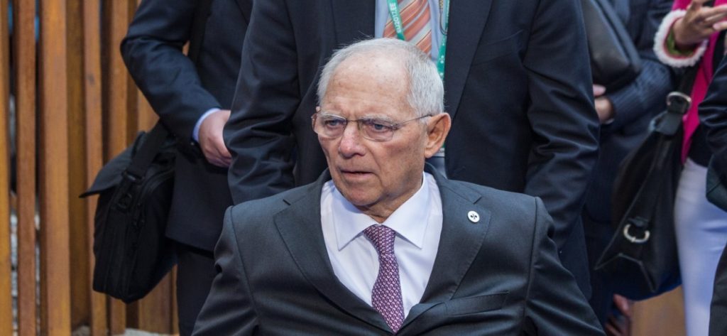 Β. Σόιμπλε: «Η πρόταση Μέρκελ – Μακρόν δεν συνιστά αμοιβαιοποίηση προηγούμενων χρεών»