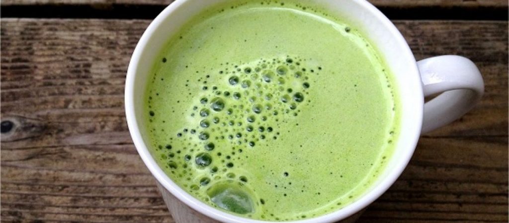 Πιείτε αυτό το «μαγικό» ποτό πριν πάτε για ύπνο και «διαγράψτε» όσα έχετε φάει όλη την ημέρα