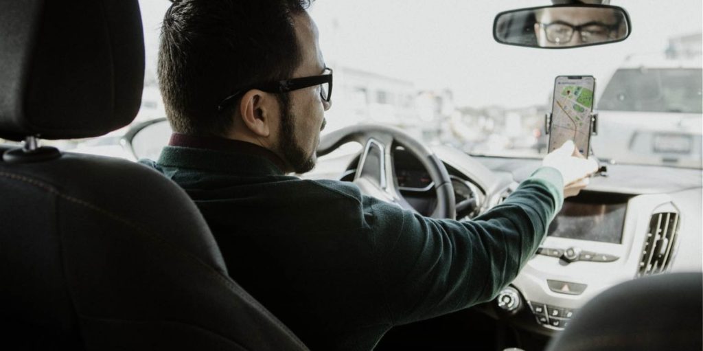 Νέα έρευνα: Τα… τσούζει ο Έλληνας και μετά πιάνει τιμόνι – Σχεδόν το 50% οδηγούν κουρασμένοι