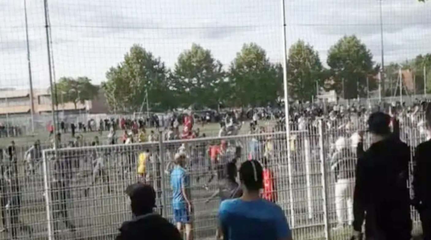 Γαλλία: 400 άτομα έκαναν… «ντου» σε ποδοσφαιρικό αγώνα (βίντεο)