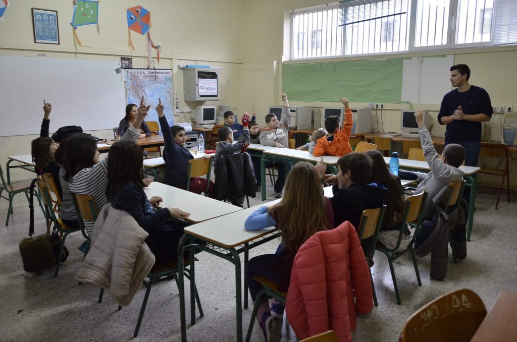 Σήμερα οι λεπτομέρειες για την επαναλειτουργία δημοτικών, νηπιαγωγείων και παιδικών σταθμών από 1η Ιουνίου (βίντεο)