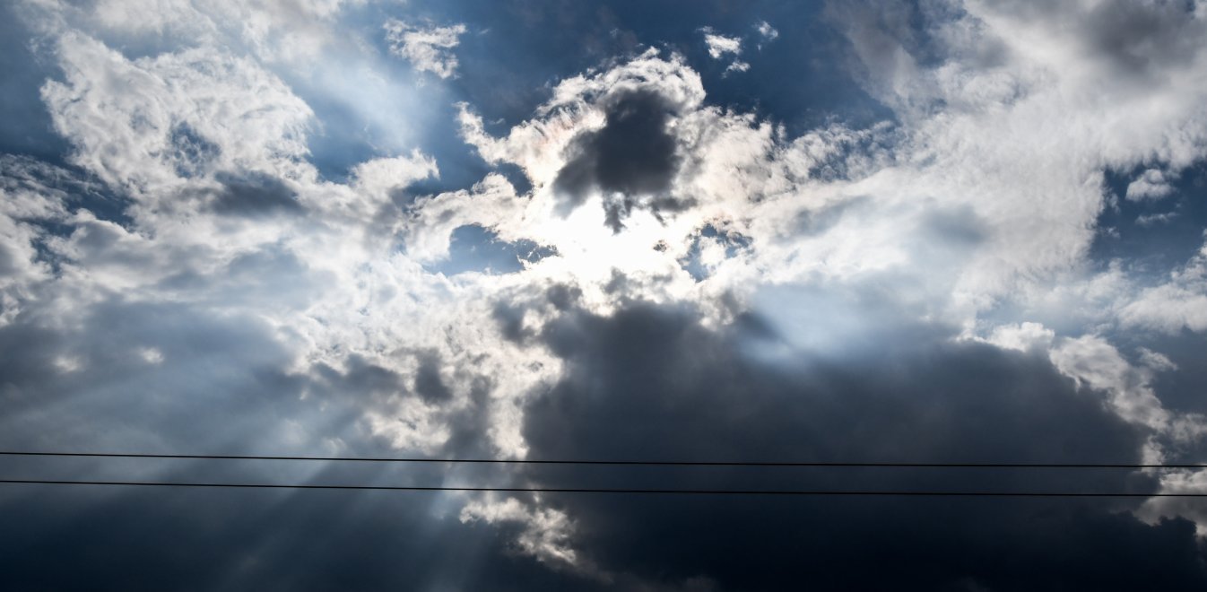 Καιρός: Τοπικές βροχές και πτώση της θερμοκρασίας την Τρίτη