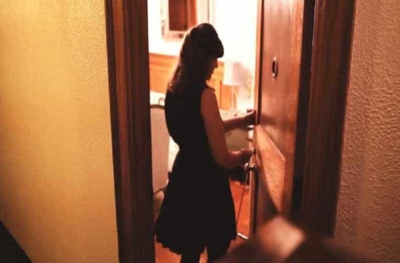 Γυναίκα ζει σε σπίτι 27τ.μ και όλοι την κοροϊδεύουν – Όταν όμως βλέπουν πως είναι μέσα την ζηλεύουν (βίντεο)