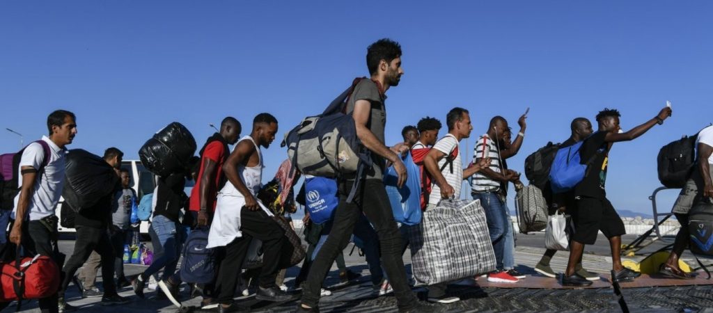 Μαλακάσα: Οι κάτοικοι φοβούνται & εγκαταλείπουν τα σπίτια τους – Οι αλλοδαποί συγκρούονται καθημερινά & ανάβουν φωτιές