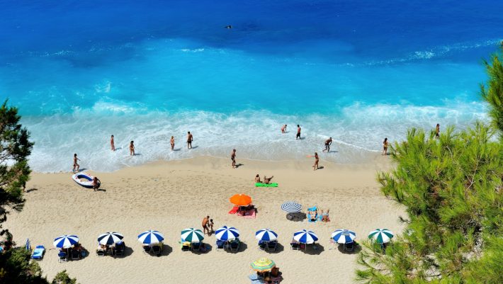 Καθαριότητα: Πέντε τομείς που οι τουρίστες βάζουν κάτω από τη βάση στην Ελλάδα
