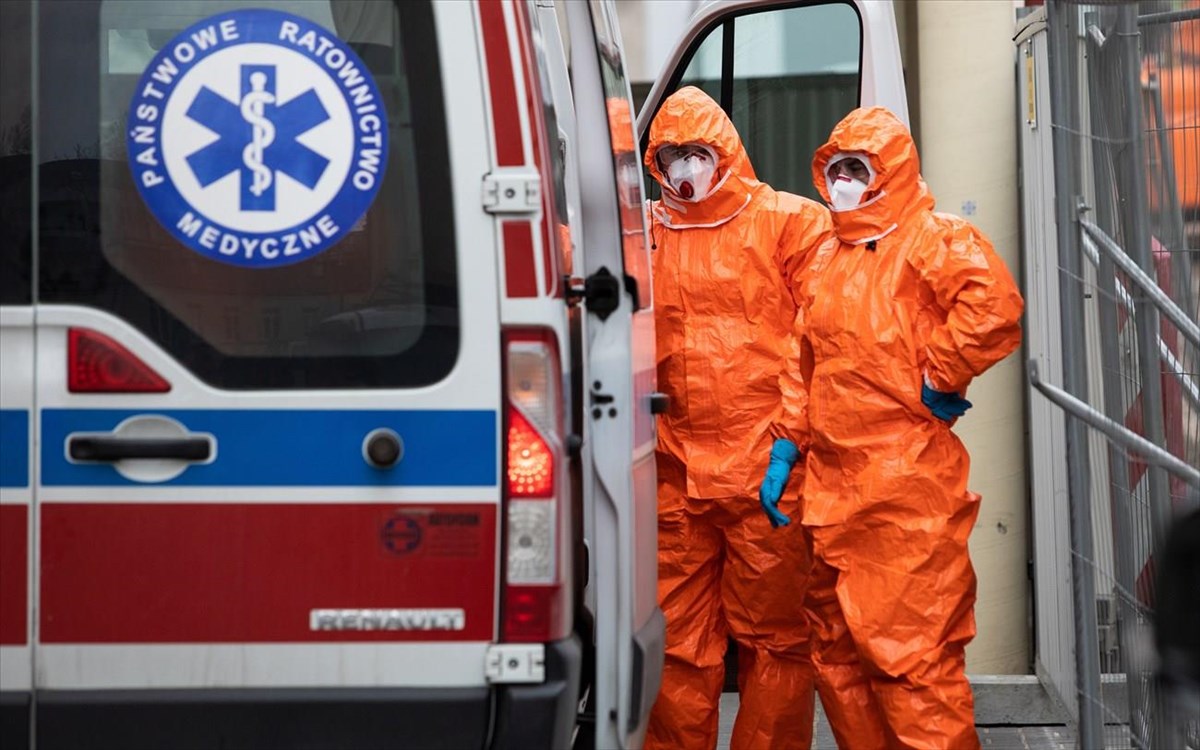 Πολωνία: Ξεπέρασαν τους 1.000 οι νεκροί από κορωνοϊό – Η κυβέρνηση όμως ανοίγει τα σχολεία