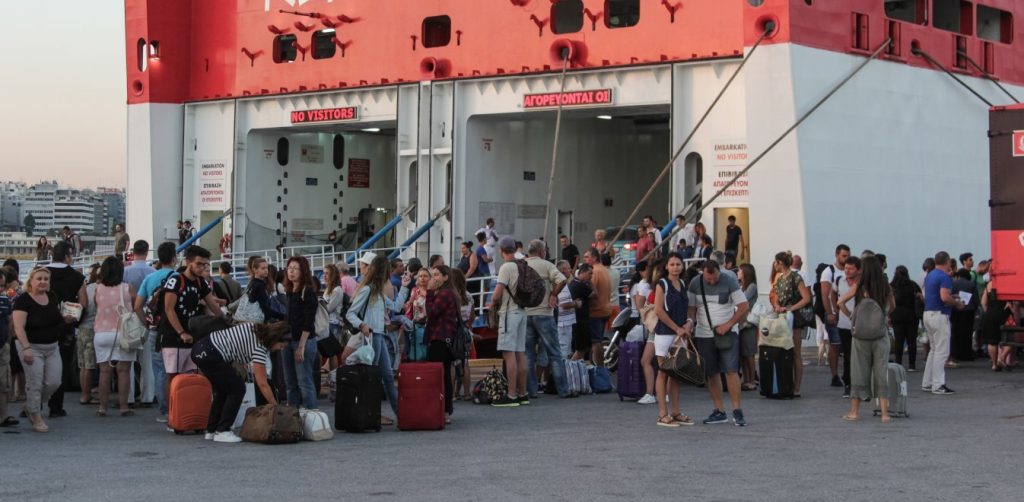 Όλα όσα πρέπει να γνωρίζετε για το τριήμερο του Αγίου Πνεύματος: Ποιες μετακινήσεις επιτρέπονται – Τι να προσέξετε