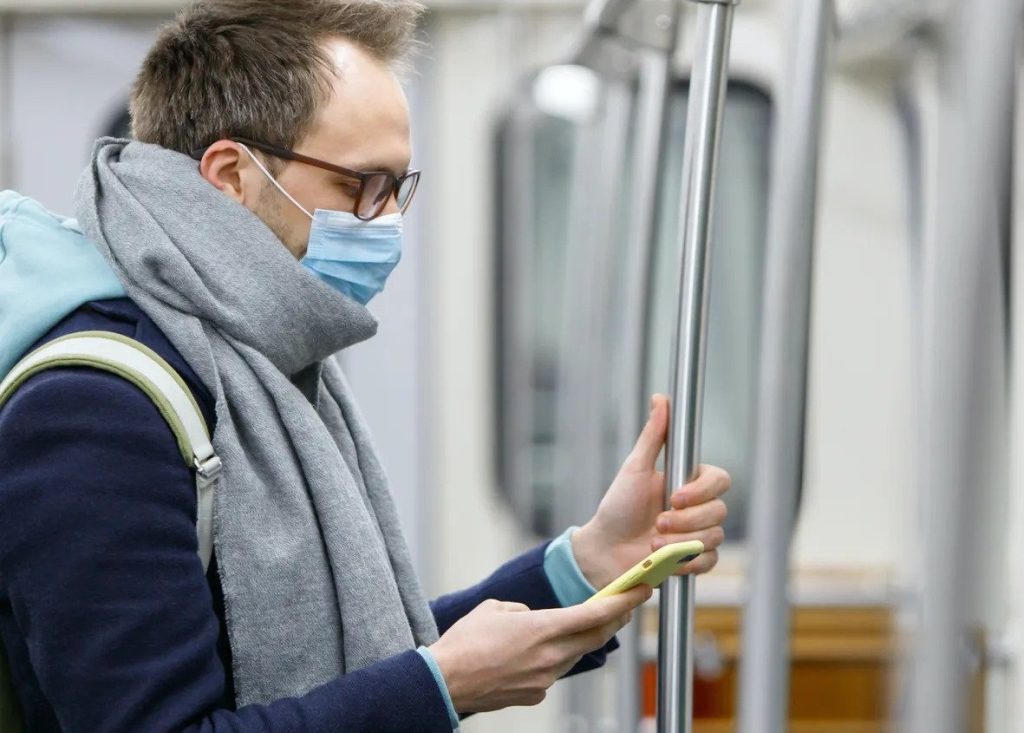 Γαλλία – Η κορωνοφοβία καλά κρατεί: Ψήφισαν υπέρ εφαρμογής για να εντοπίζουν τους φορείς κορωνοϊού