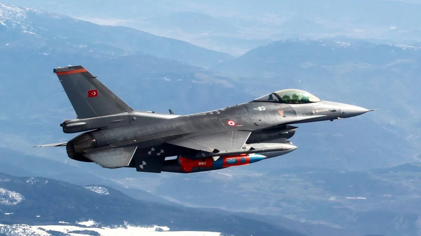Η Tουρκία βομβάρδισε το βόρειο Ιράκ – Σαρωτικές επιθέσεις F-16 με κατευθυνόμενες με λέιζερ βόμβες