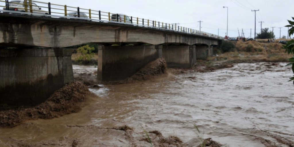 Βόλος: Σφοδρή βροχόπτωση καθ’ όλη τη διάρκεια της νύχτας – Σοβαρά προβλήματα