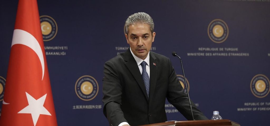 Τουρκικό ΥΠΕΞ προς Ελλάδα: «Σεβαστείτε τους παράνομους μετανάστες – Να μην τους επαναπροωθείτε»!