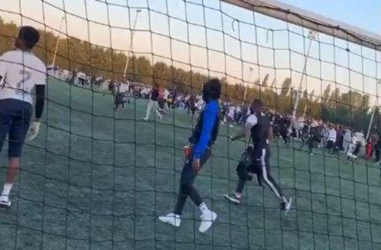 Νέο «ντου» οπαδών στην Γαλλία: Λαϊκή απαίτηση η επιστροφή του ποδοσφαίρου (φώτο – βίντεο)