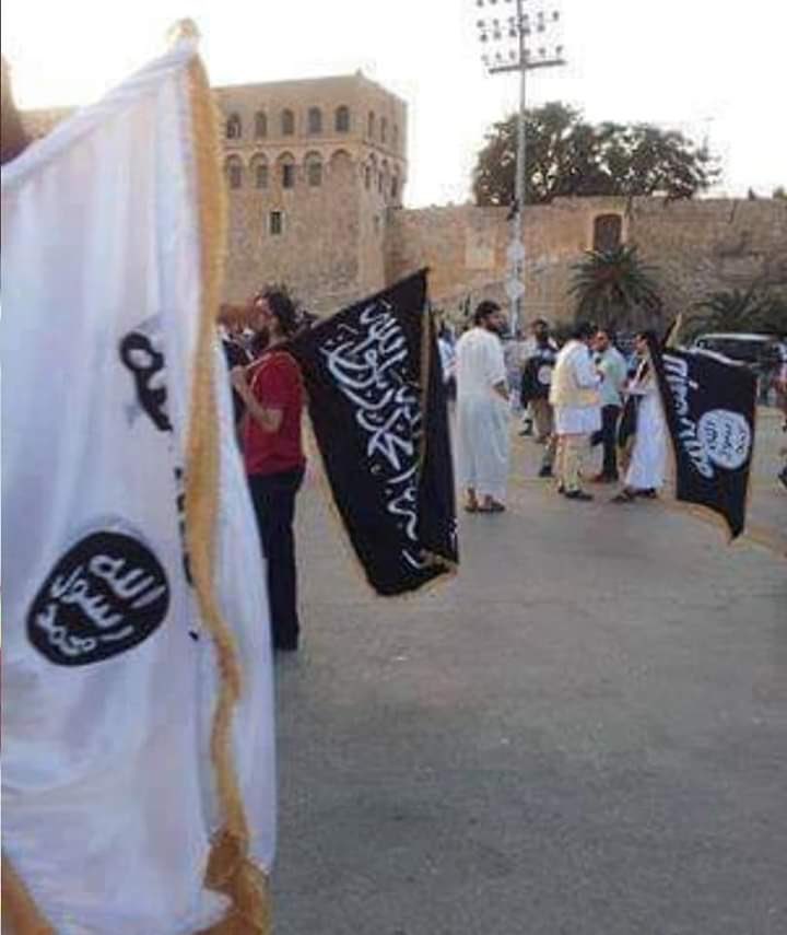Σημαίες της ISIS κυματίζουν στην Τρίπολη του φιλότουρκου Σάρατζ