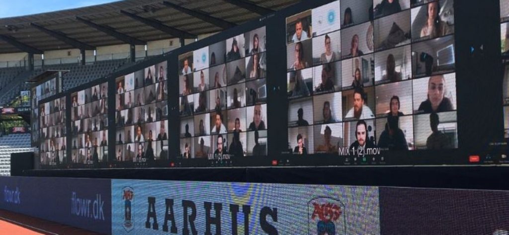 Η πρώτη ζωντανή εικονική κερκίδα είναι γεγονός (βίντεο)