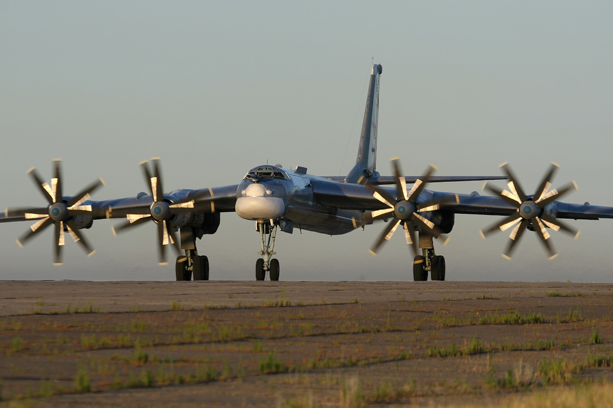 Tu-95: Η «αρκούδα» της ρωσικής Αεροπορίας απογειώνεται μέσα από ένα διαφορετικό βίντεο