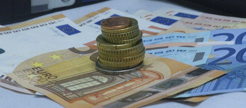 Συντάξεις Ιουνίου: Ποιοι θα δουν λεφτά στους λογαριασμούς τους σήμερα – Πότε θα καταβληθούν οι επικουρικές