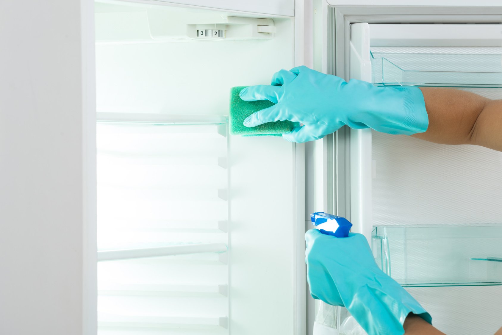 Πόσο συχνά πρέπει να καθαρίζουμε το ψυγείο μας και ποιος είναι ο σωστός τρόπος; (βίντεο)