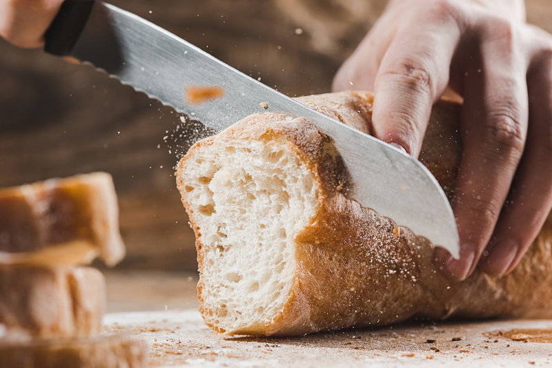 Με αυτό το κόλπο θα κάνετε το μπαγιάτικο ψωμί ξανά φρέσκο σε… λίγα μόλις λεπτά! (φώτο)