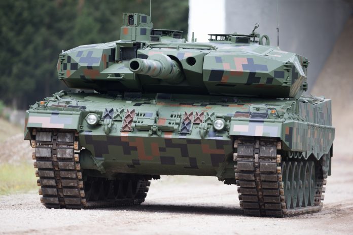 Παραδόθηκαν τα πρώτα αναβαθμισμένα Leopard 2A4 στον πολωνικό Στρατό