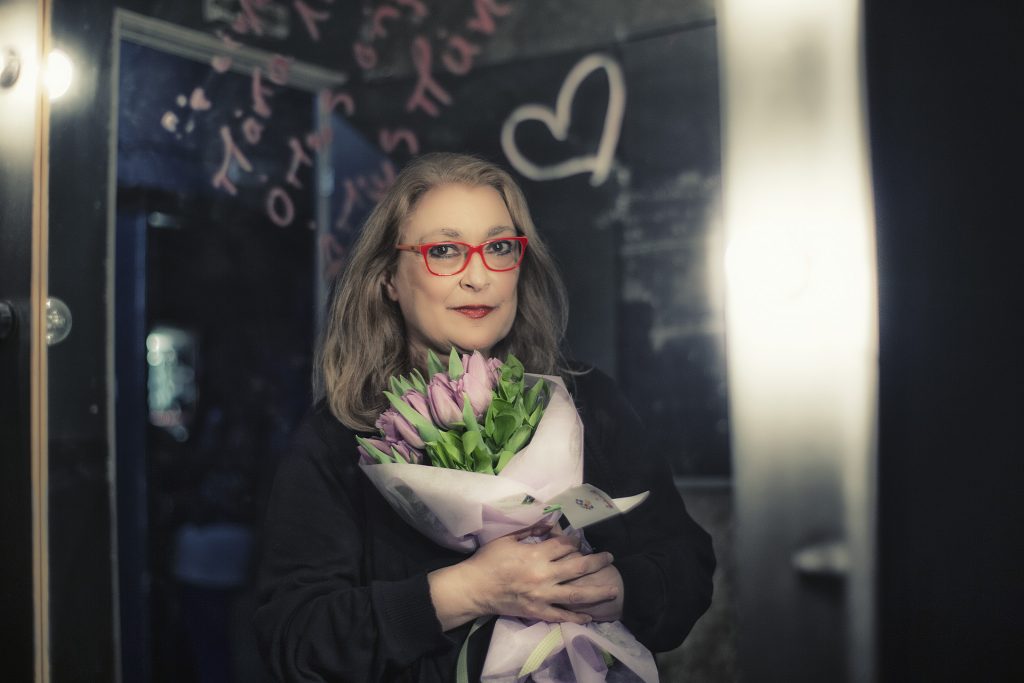 Α. Μάνου για Γ. Αγγελοπούλου: «Είναι η ελίτ που πάρταρε μέχρι το ναυάγιο και μετά άφησε τους άλλους να πνιγούν»