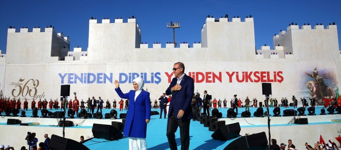 Ισλαμιστικό show στην Αγιά Σοφιά ετοιμάζει ο Ερντογάν & ο γαμπρός του δείχνει τουρκικό drone να «πετάει» στον Έβρο