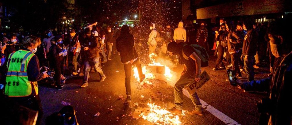 Έλληνας της Μινεσότα: Κάηκε ελληνικό εστιατόριο στα επεισόδια