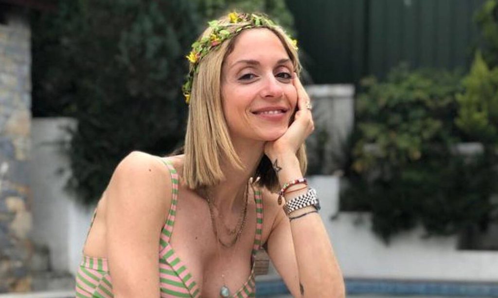 Η Σοφία Καρβέλα έβαλε μπικίνι και… μας δείχνει τη σωματάρα της! (φώτο)