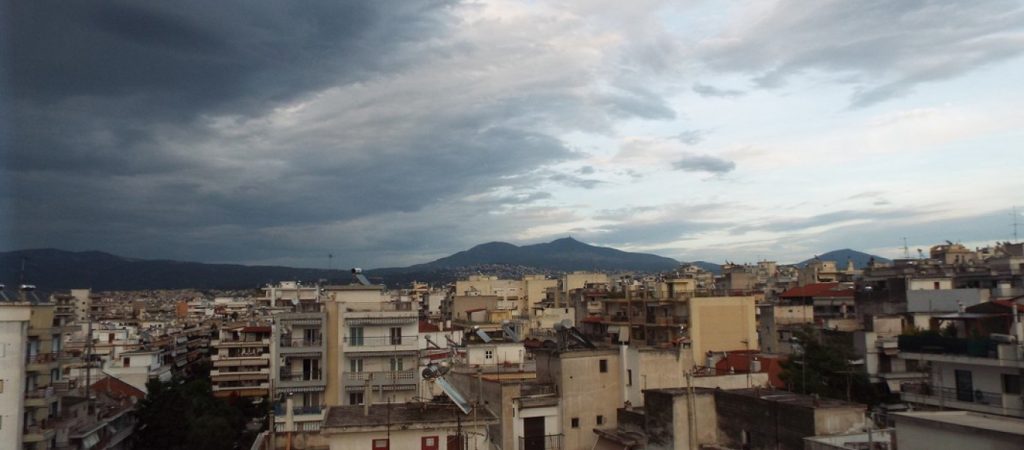 Καιρός: Βροχές & καταιγίδες σήμερα Σάββατο – Μικρή άνοδος της θερμοκρασίας