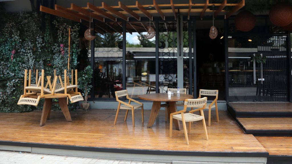 Άρση μέτρων: Ξεκινά το πέμπτο στάδιο επιστροφής – Τι ανοίγει από Δευτέρα