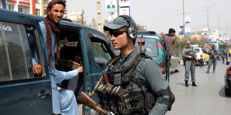 Δυο νεκροί στην Καμπούλ από έκρηξη βόμβας σε λεωφορείο – Προειδοποιούν οι Ταλιμπάν
