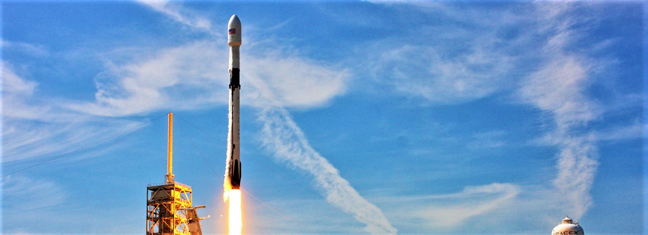 Εκτοξεύθηκε το Falcon 9 – Ο  Έλον Μασκ έγραψε ιστορία με το πρώτο ιδιωτικό διαστημόπλοιο στο δρόμο για τον ISS