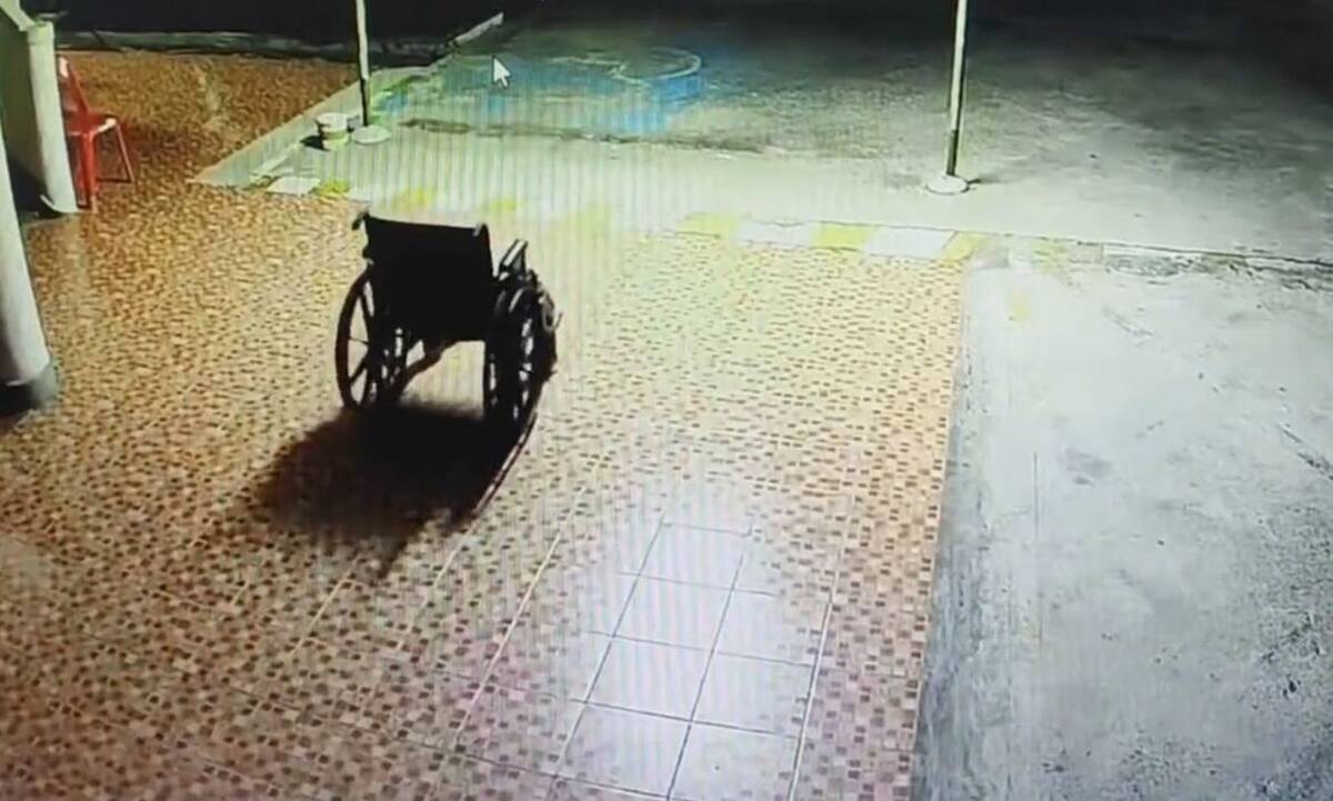 Έμειναν με το «στόμα ανοιχτό» όταν είδαν στην κάμερα ασφαλείας αναπηρική καρέκλα να κινείται… μόνη της (βίντεο)