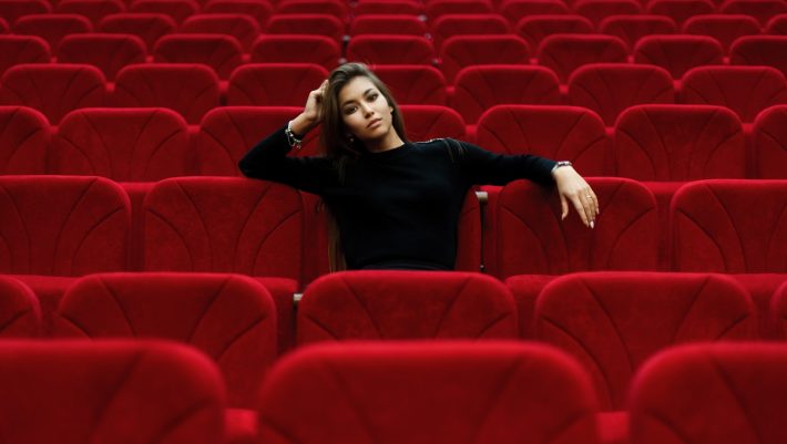 Αποστάσεις, απομόνωση και αλλαγές: Δείτε τις πρώτες εικόνες των θεάτρων μετά τον κορωνοΐό (φωτο)