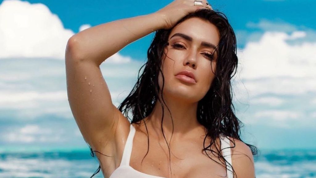 Η «εκρηκτική» Cassandra Sienegra βάζει «φωτιά» στο βράδυ σου! (φώτο)