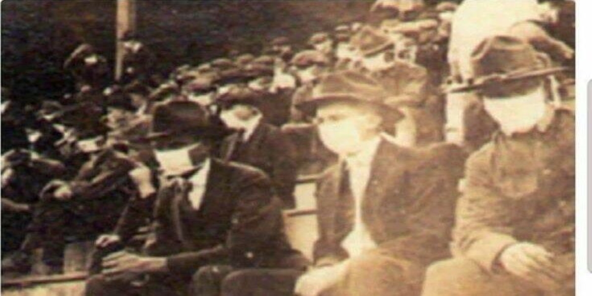 Ιστορική φωτογραφία: Θεατές σε αγώνα ποδοσφαίρου με μάσκες «κορωνοϊού» το 1918