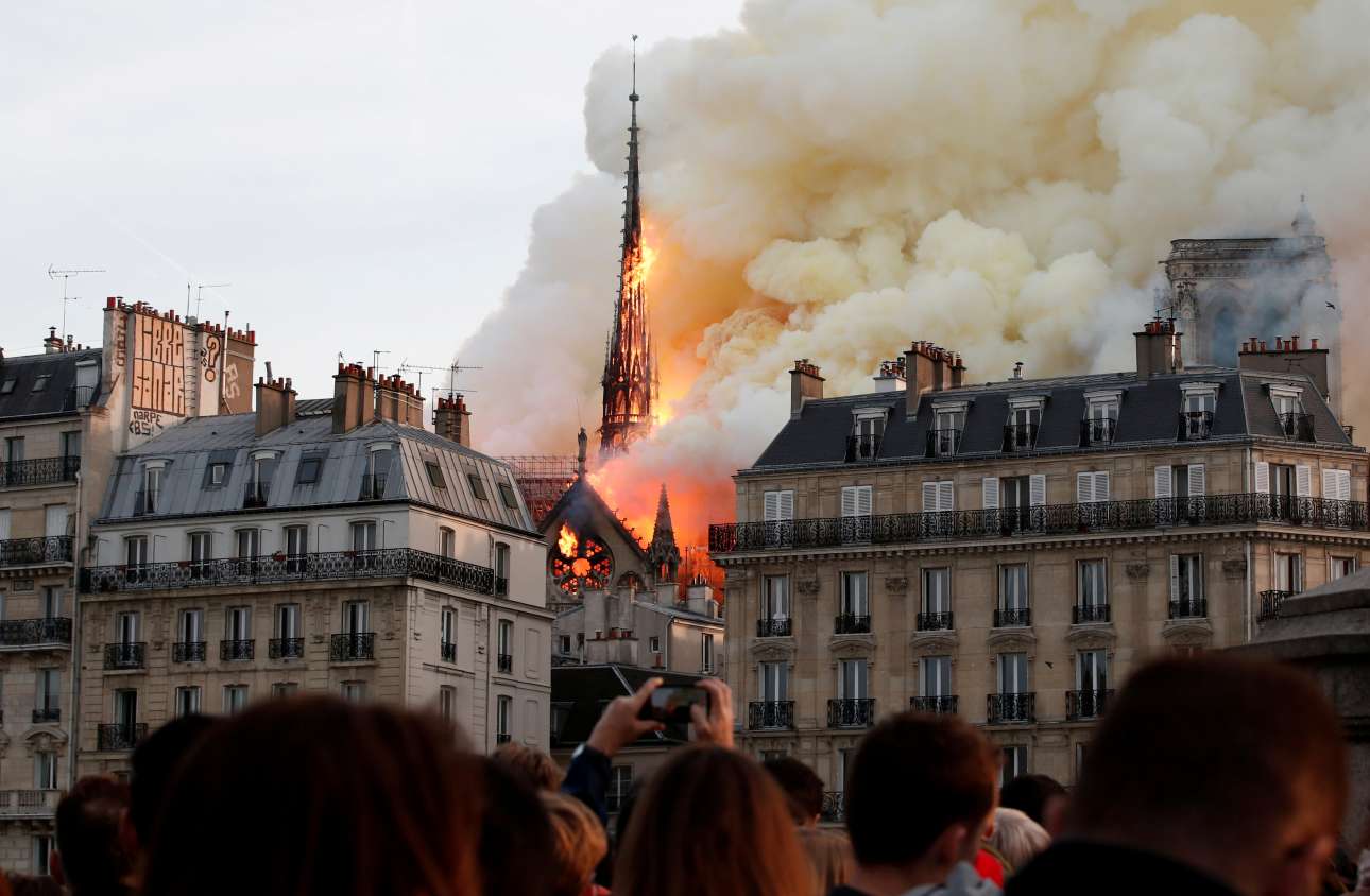 Παρίσι: Άνοιξε για το κοινό ο προαύλιος χώρος της Νοτρ Νταμ για πρώτη φορά με την πυρκαγιά