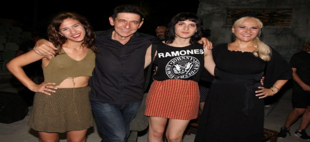 «Το μήλο κάτω από τη μηλιά θα πέσει»: Η κόρη των Σκιαδαρέση – Μάλφα στα «βήματα» των γονιών της