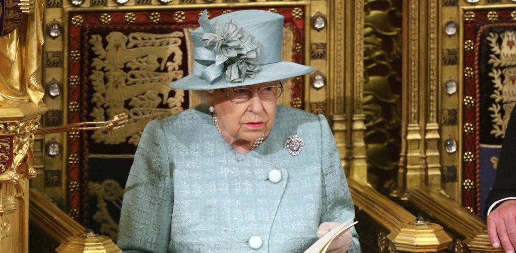 Η βασίλισσα Ελισάβετ εθεάθη να κάνει ιππασία λίγο μετά την πανδημία (φώτο)